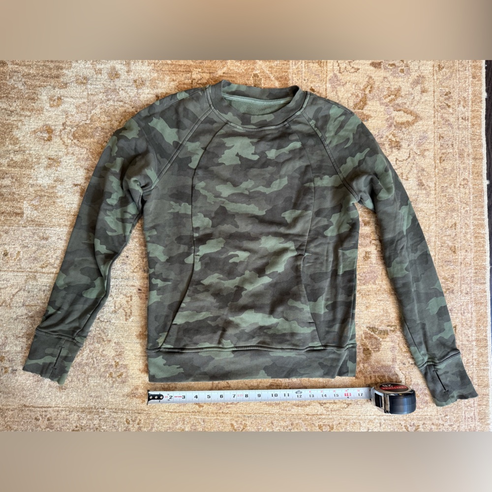 lululemon athletica Green Camo Crewneck Sweatshirt size 6